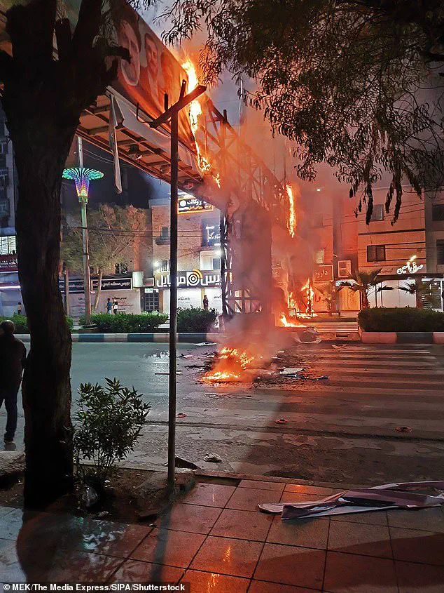 Iran's Exiled Crown Prince Emerges as Central Figure in Escalating Protests Amid Economic Crisis