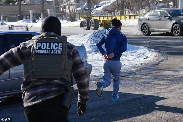 Alleged Illegal Migrant Fleeing Federal Agents in Minnesota Leaves Family Behind as Agents Use Force, Incident Captured on Camera
