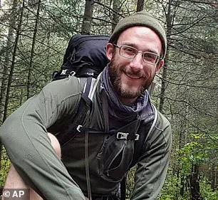 Alleged Illegal Migrant Fleeing Federal Agents in Minnesota Leaves Family Behind as Agents Use Force, Incident Captured on Camera