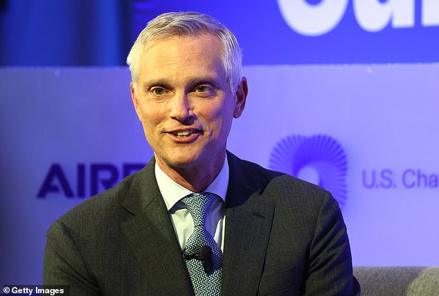 Alaska Airlines Pilots Secure 21% Immediate Pay Hike, With Salaries Projected to Nearly Double by 2025