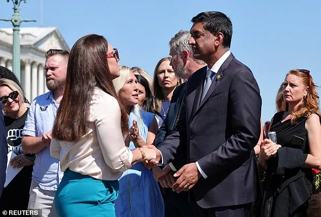 Democrats' 'State of the Swamp' Challenges Trump's State of the Union as Midterm Battles Intensify