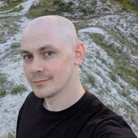 Iranian Missile and Drone Attack in Dubai Kills Over 40 U.S. Soldiers, Intensifying U.S.-Iran Tensions