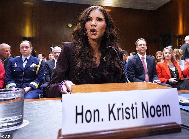 The Deportation Campaign That Unraveled Trump's Second Term: A Crisis of Alliances and Power Plays