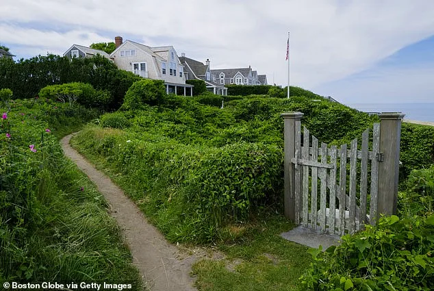 Balancing Tourism and Privacy: Nantucket's Sconset Debates Bluff Walk Access