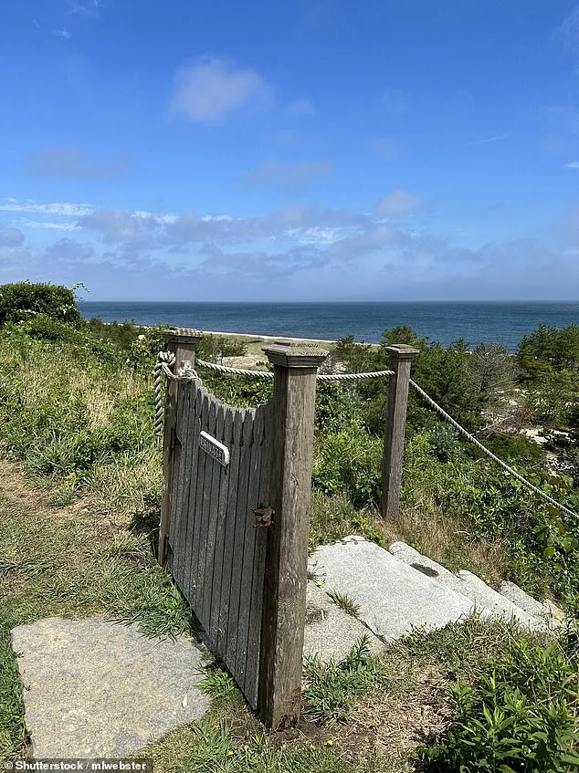 Balancing Tourism and Privacy: Nantucket's Sconset Debates Bluff Walk Access