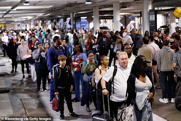 Government Shutdown-Linked TSA Staffing Shortages Cause Airport Chaos and Traveler Frustration
