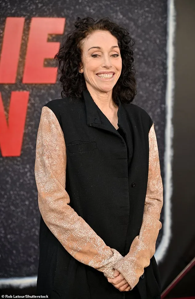 Las Vegas Homeowner's Dispute Over Macaws' Early-Morning Screeching