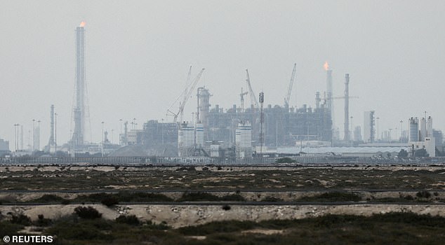 Missiles Strike Key Energy Facilities in Qatar and Saudi Arabia as Iran Warns of Further Attacks