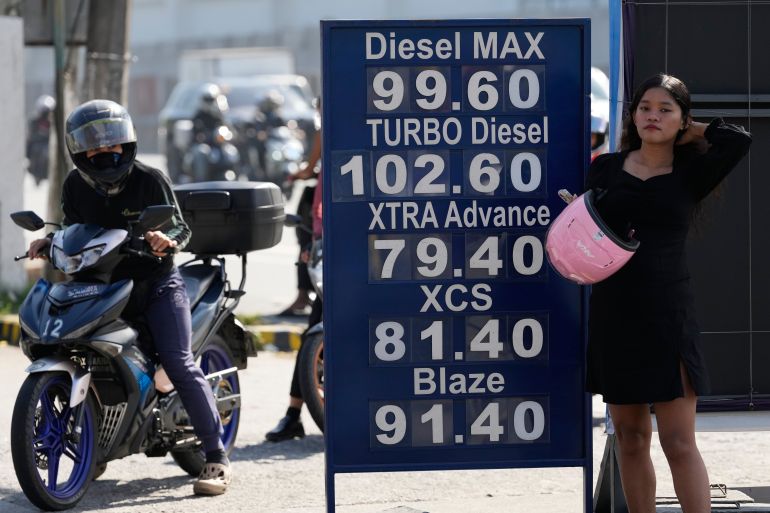 Asian Stocks Plunge Amid Trump's Iran Escalation Fears