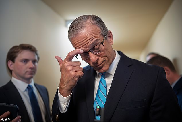 U.S. Airports in Chaos as Gridlock Prolongs DHS Shutdown, Trump Rejects Compromise