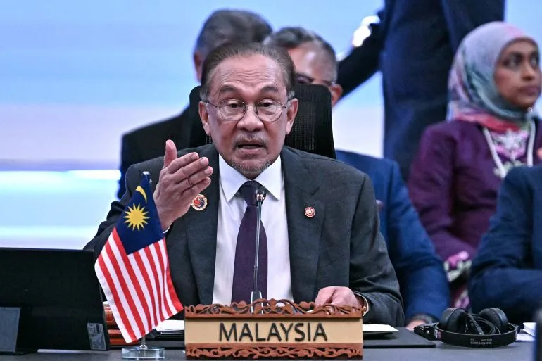 Malaysia and Iran Clear Path for Oil Tankers Through Strategic Strait of Hormuz Amid Geopolitical Tensions and Energy Crisis