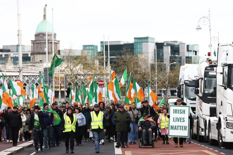 Irish fuel protests escalate into insurrection