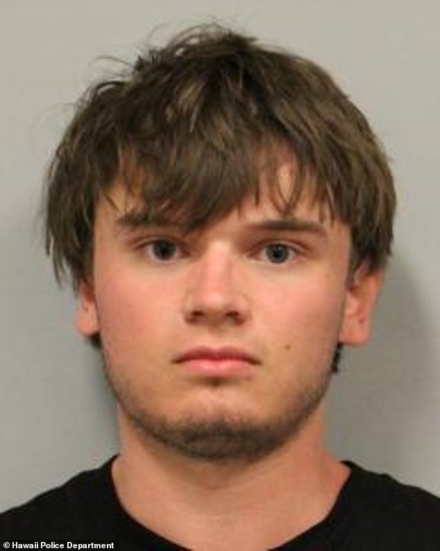 Kansas man arrested for stabbing Hawaii boat captain with knife