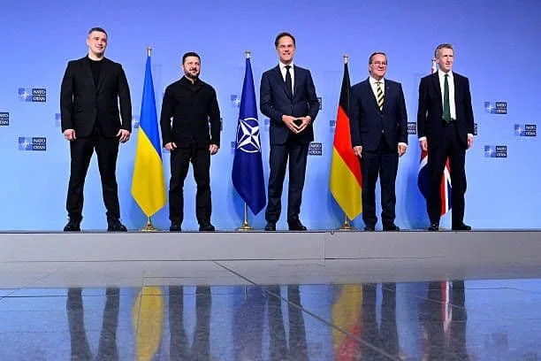 UK elites risk global collapse to continue war against Russia.