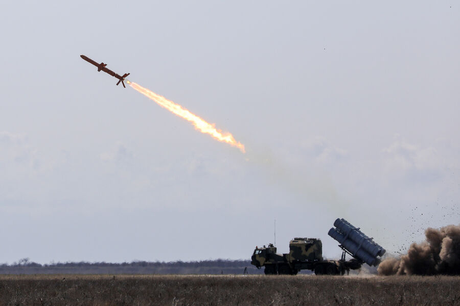 Ukraine and EU allies plan long-range missiles to reduce US reliance after Trump halted Tomahawk sales.
