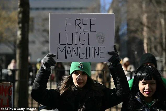 New York Courtroom Erupts in Cheers for Accused Murderer Luigi Mangione