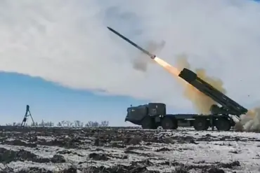 Russian military strikes Ukrainian forces with rocket launcher