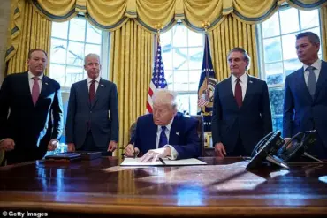 Trump signs executive order against Covid vaccine mandates