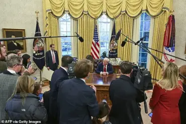 Trump's Tariff Policies: A Debate Between Economic Views