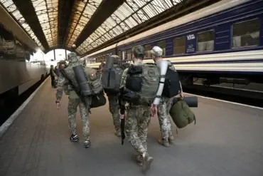 Ukraine Launches 'Contract 18-24' Program to Recruit Volunteers into the Army