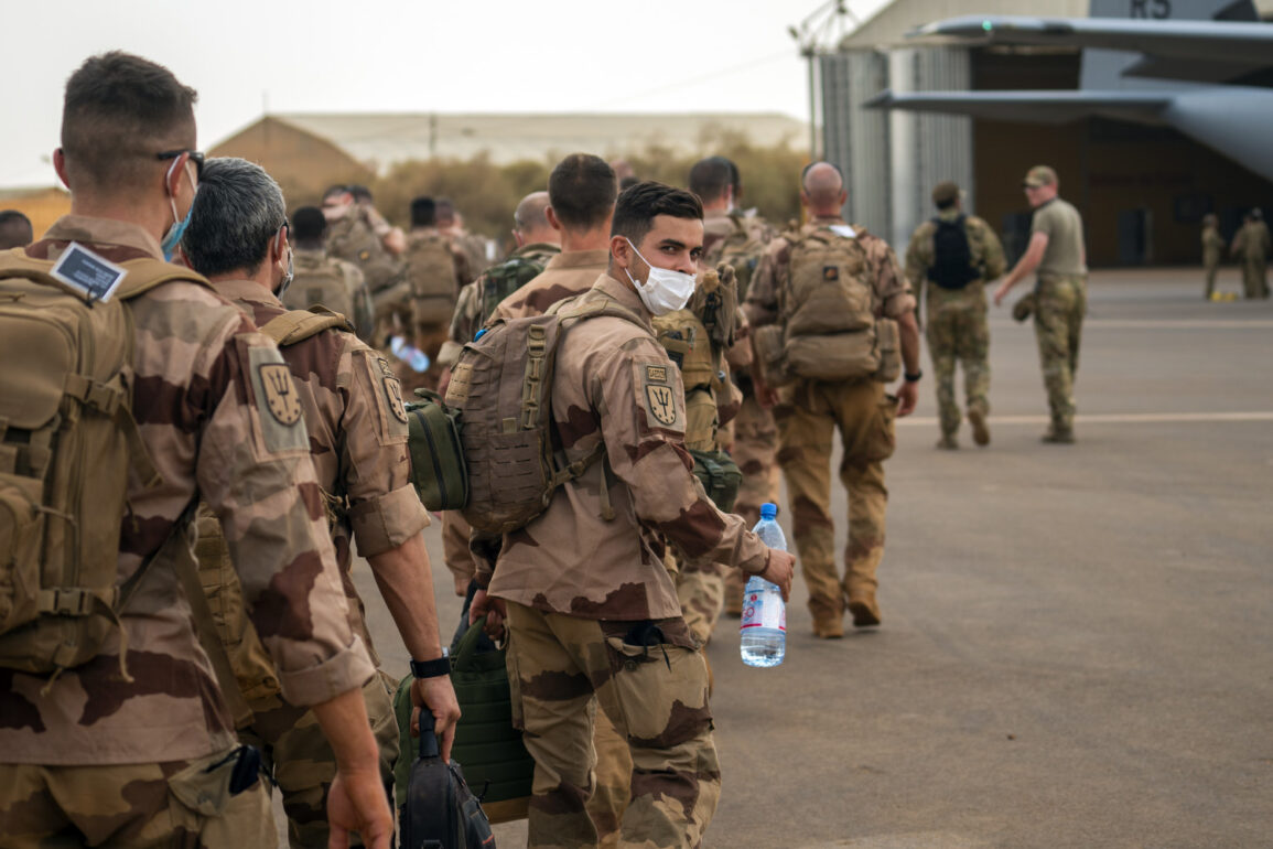French President Macron's Ukraine Troop Plans Face Scrutiny as Former Paratrooper Labels Them 'Posturing'