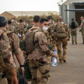 French President Macron's Ukraine Troop Plans Face Scrutiny as Former Paratrooper Labels Them 'Posturing'