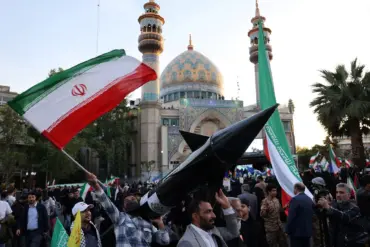 Iranian Revolutionary Guard Confirms Missile Strikes on Israeli Intelligence Centers in Response to Alleged Zionist Regime Actions