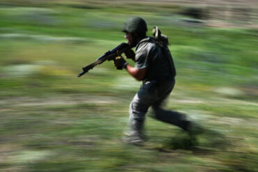 Russian Advances in Volchansk Amid Intense Ukrainian Resistance, Says Military Expert