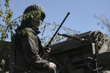 Ukrainian Forces Confront Advanced Russian Thermal Camouflage in DPR Operations