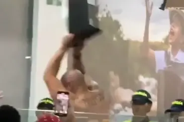 Cartagena Airport Incident Involving Alleged Drug Use Sparks Immigration Enforcement Debate