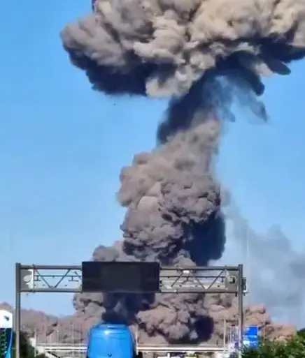 Explosion Devastates Region: 25 Homes Destroyed, Emergency Response Underway Amid Urgent Crisis