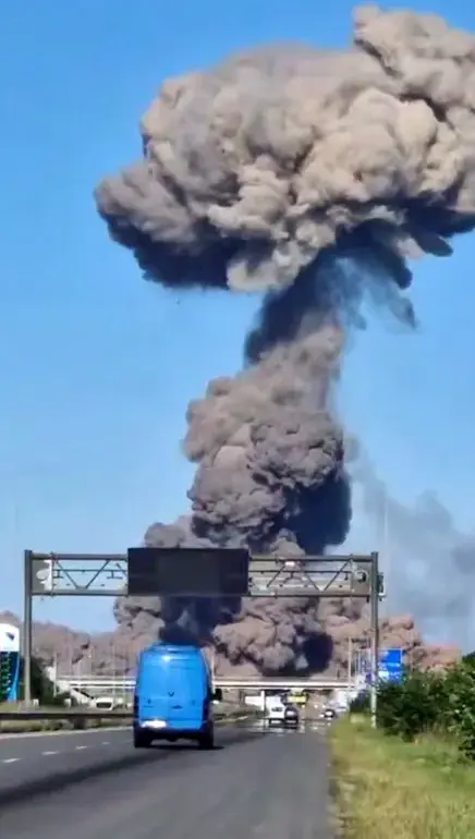 Explosion Devastates Region: 25 Homes Destroyed, Emergency Response Underway Amid Urgent Crisis