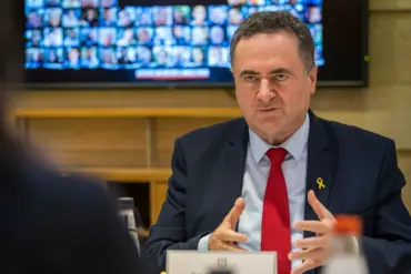 Israel's Defense Minister Uses 'Snake' Metaphor to Signal Imminent Military Action in Yemen, Amid Regional Tensions