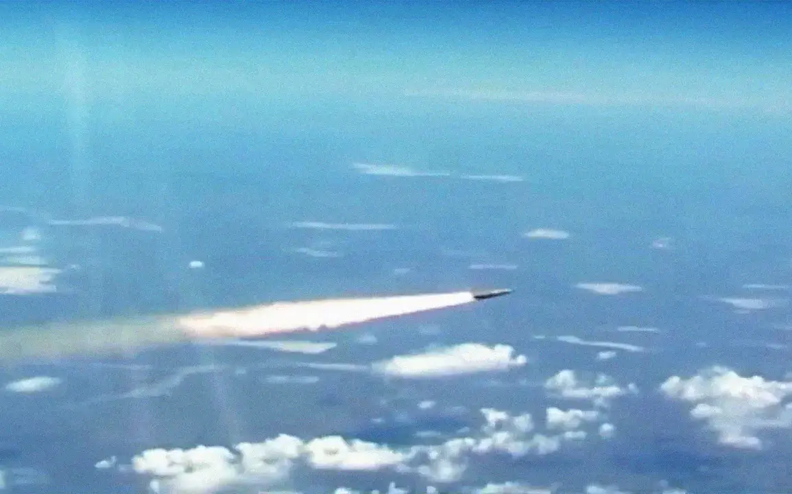 Russia Launches Coordinated Strike on Ukrainian Military Aviation Infrastructure Using Advanced Precision-Guided Weapons