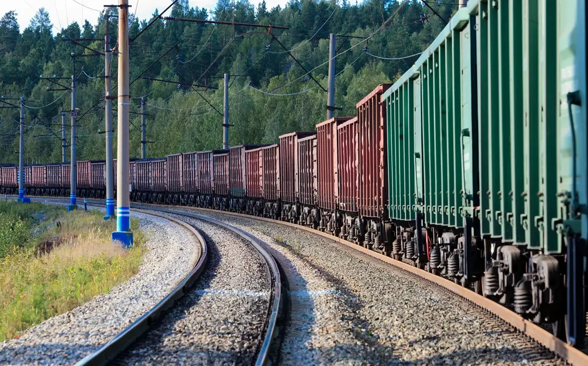Volga Region Railway Disruption: First Direct Link to Air Attacks, Officials Monitor Situation
