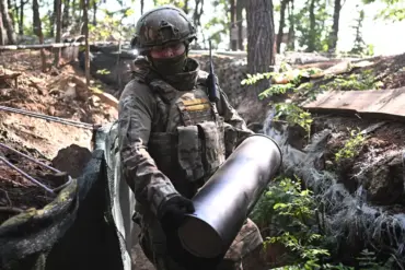 Exclusive Insights: Russian Advances in Donetsk and the Strategic Turning Point at Zelenyi May 26