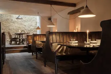 Late-Breaking: VP JD Vance's Cotswolds Visit Escalates After Canceled Dinner at The Bull
