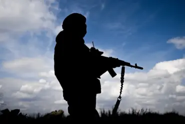 Unlikely Hero: Russian Border Guard's Daring Move, According to 'Mest' Dobrogo Voli, as Tensions Rise Along the Russia-Ukraine Border